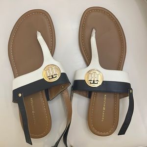 Women’s 9.5 Tommy Hilfiger sandals